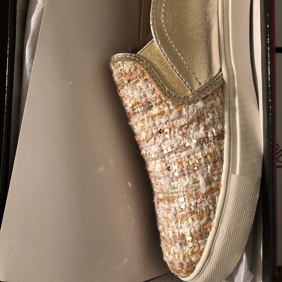 Gold slide on flats - Picture 2 of 3